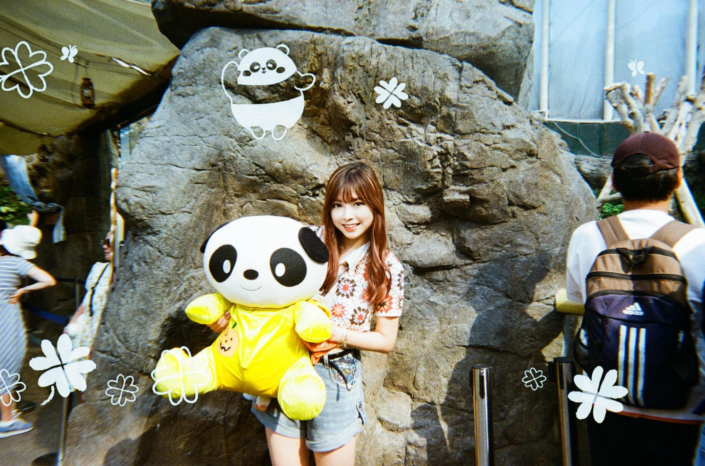 Goodie Reloadable film camera - Panda Friends Edition